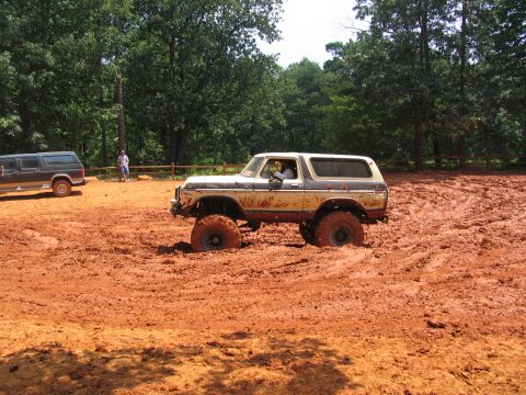 1995 Ford C-350 (Centurion Conversions) - Off-road Bronco struggling in thick mud during an event.
