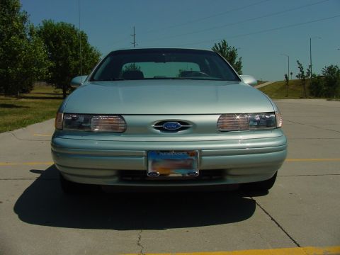 1993 Ford Taurus - This is the front of my car before the Police-Package Grille.
