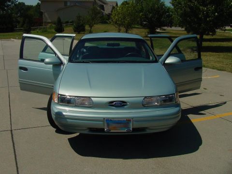 1993 Ford Taurus - This is the front of my car before the Police-Package Grille.