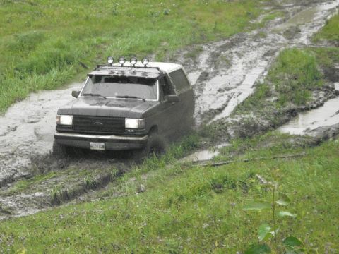 1995 Ford Bronco - This 1995 Ford Bronco navigates a muddy off-road course.