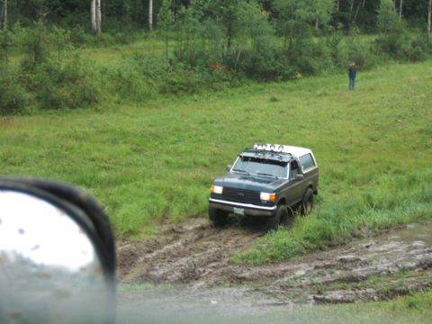 1987 Ford Bronco - Mark (Bronc40) plowing the way!