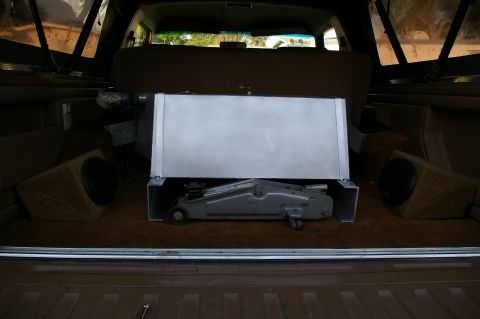 1986 Ford Bronco - just an idea, scrapped this one as the jack will interfear with the tank plumbing