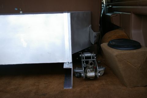 1986 Ford Bronco - another idea,,,, scrapped this one as one of the two blue top optimas will be here,, the other on the other side of the tank.....