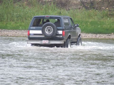 1990 Ford Bronco - Ford Bronco fords a river in July 2006.