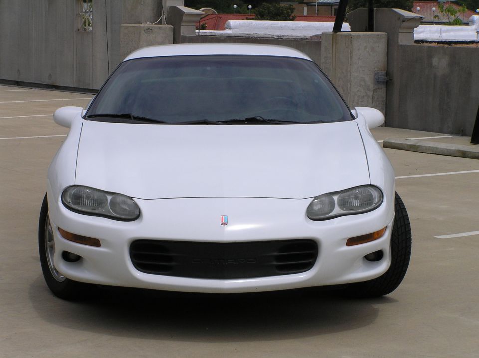 White 2001 Chevrolet Camaro front view