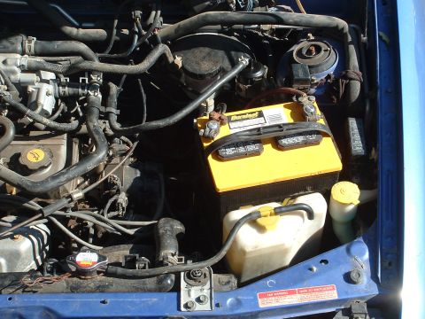 1995 Ford Aspire - Another shot of the dirty engine compartment, drivers side.