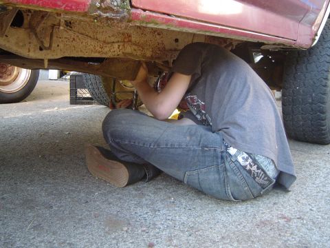 1972 Ford F-100 - The kid workin underneath