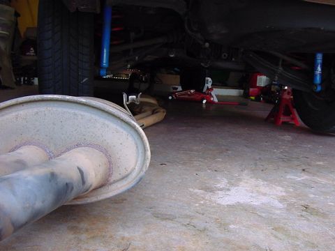 1984 BMW 3 Series - The underside of a vehicle is shown with its exhaust system and suspension components visible.