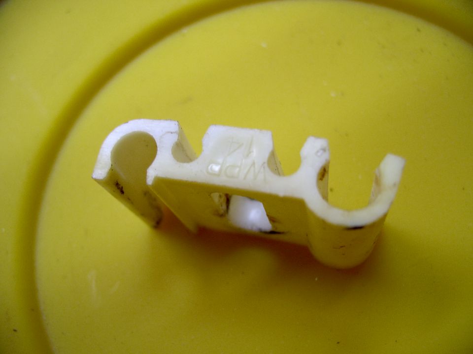 These brale/fuel line clips are for the 1990 Town Car. Almost all mine were so brittle they busted apart upon removal.