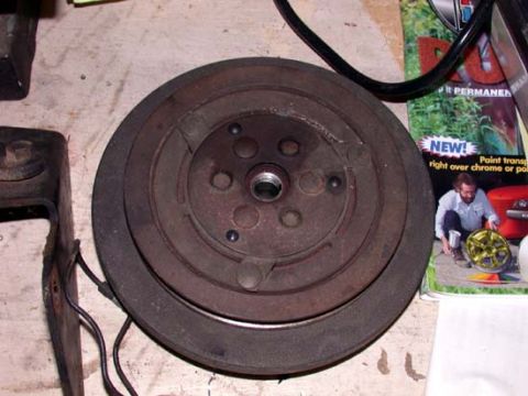 1996 Ford Bronco - Sweet-Jesus! Look at the size of this clutch / counter-weight assembly.