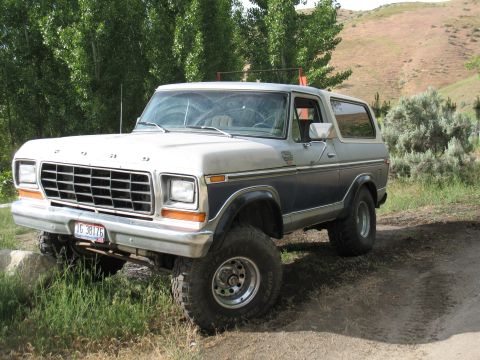 1979 Ford Bronco - This 1979 Ford Bronco features a two-tone paint scheme and is equipped with off-road tires.