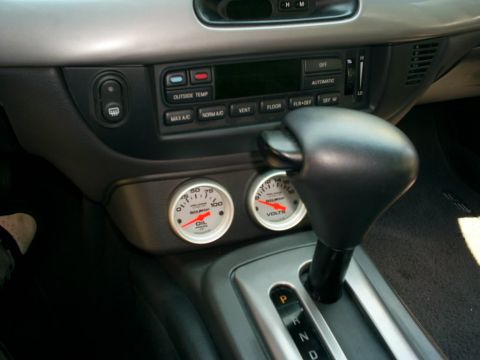 2003 Mercury Marauder - Aftermarket gauges for oil pressure and voltage are installed in the center console of this vehicle.