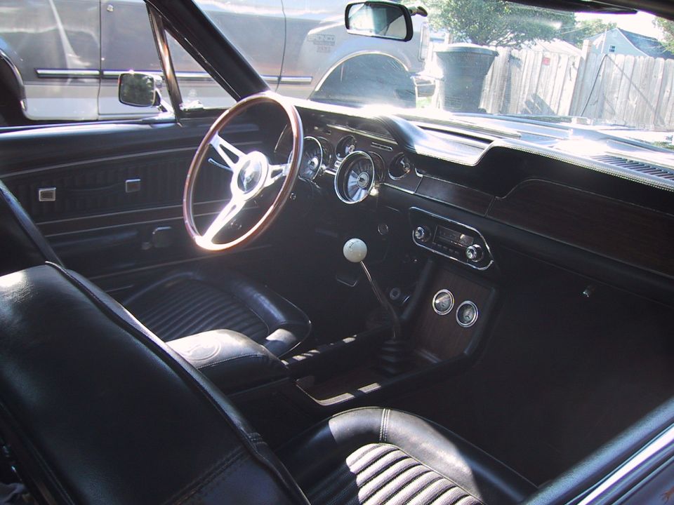 Classic Mustang black interior, wood steering wheel and round gauges