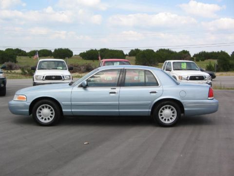 2002 Ford Crown Victoria photo