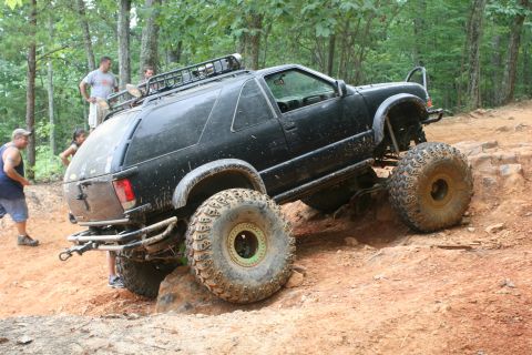 1990 Ford Bronco - Badass blazer, hung up on his 14 bolt rear end.