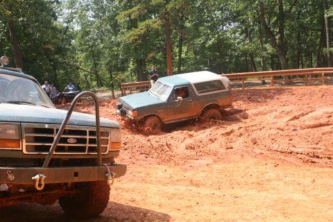 1990 Ford Bronco - Look, more mud!