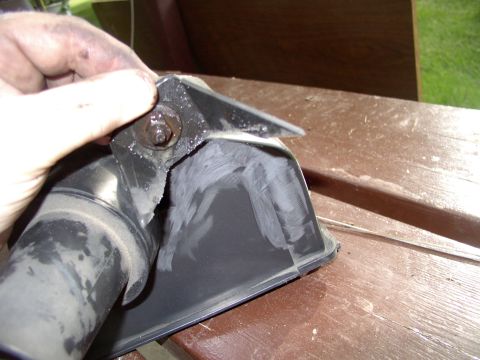 1990 Lincoln Town Car - Speak of the devil, there's the busted isolation mount still attached to the tab I just sawed off.