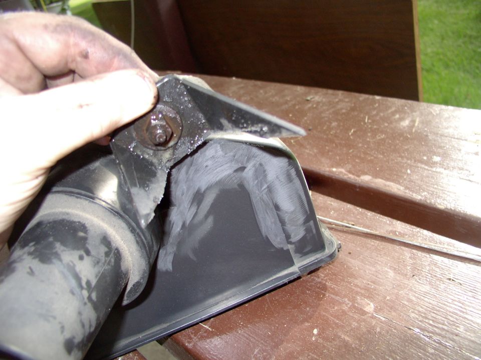 Speak of the devil, there's the busted isolation mount still attached to the tab I just sawed off.