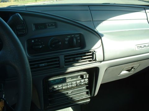 1995 Ford Taurus photo