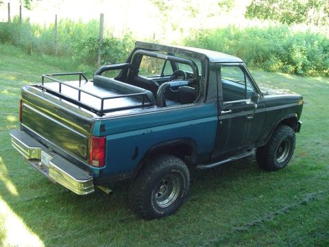 1986 Ford Bronco - This Ford Bronco appears to be from the early 1980s, not 1986, based on its body style.