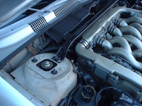 1993 Ford Taurus - Strut brace mount.