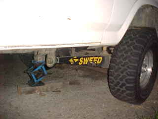 1983 Ford Bronco - Radius arms .. only bolted on from the bottom.
