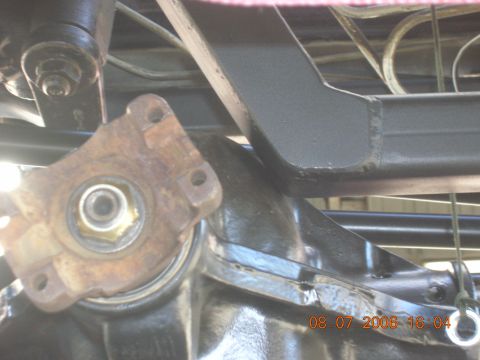 1996 Ford Bronco - Diff just kisses the crossmember.....Out comes the porta-band.