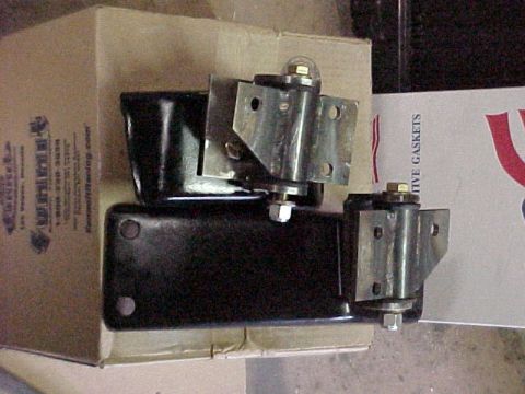 1983 Ford Bronco - View of both mounts