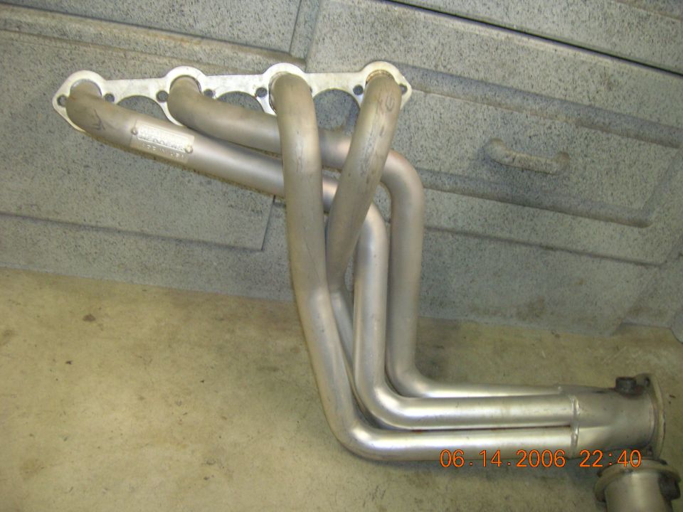 Exhaust manifold with four pipes and a flange