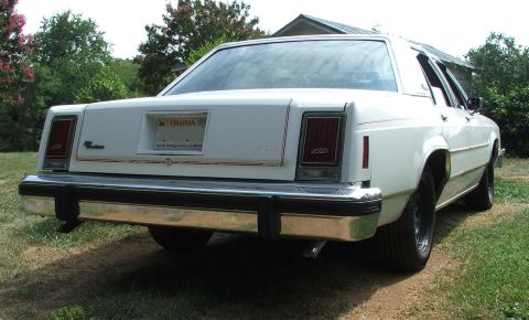 1985 Ford Crown Victoria LTD - Rear view of a white 1985 Ford Crown Victoria LTD sedan parked outdoors.