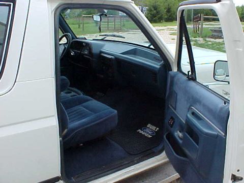 1987 Ford Bronco - Passenger side interior. Really clean!!