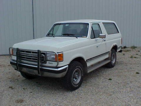1987 Ford Bronco - Good view of the driver side front. No major damage, just some rust above the rear wheel well. The running boards are coming off, and nerf…