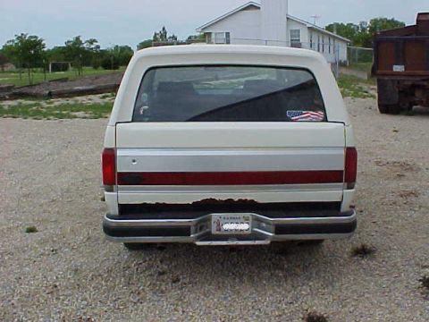 1987 Ford Bronco - Back end. Notice the typical rust on the bottom of the tailgate. We've had this fixed once already.