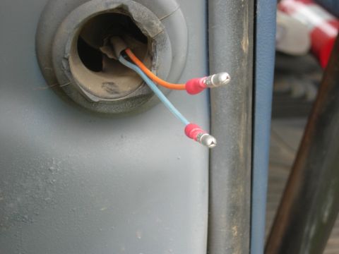 1995 Ford Bronco - Connectors for the speaker wires (on the cab)