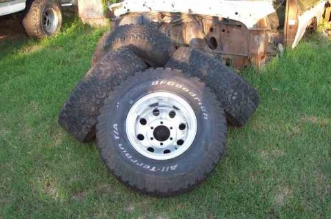 1988 Ford Bronco - 32-11.50-15 BFG AT's on 15x10 Eagle Alloys