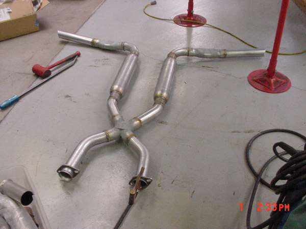 Custom exhaust system with X-pipe configuration