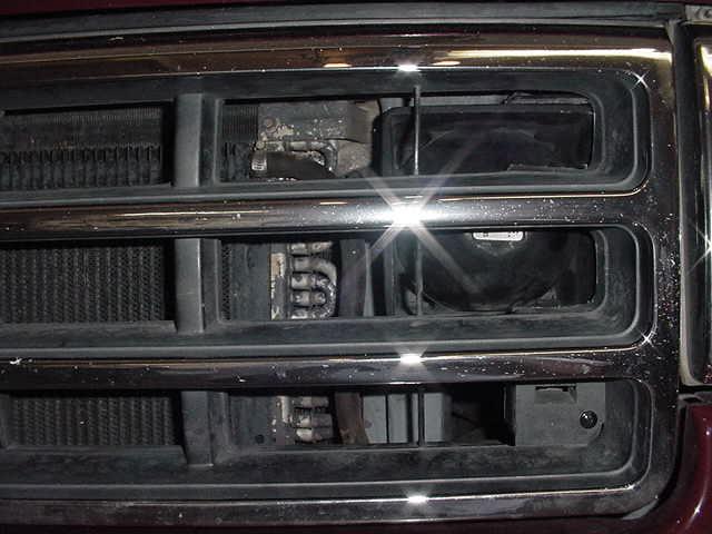 Here is the Federal BP-100 speaker. This is the model of speaker they use in the Crown Vic police cruisers.
This is the perfect speaker to use for the Bronco, if you want to put in a powerful PA. This speaker weighs about 15 lbs, so it is not a trivial item. Some cutting is necessary to get this baby in, but fits perfectly. Any other speaker would require more cutting and mods to get it in the grill where it needs to be. If you do not grill mount a speaker this powerful, you will be sorry.