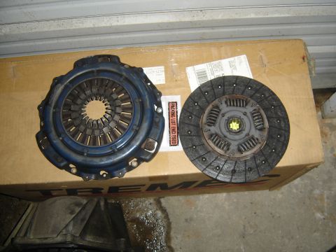 1988 Ford Bronco - Clutch disc and pressure plate shown on a box. The box has 'TREME' printed on it.