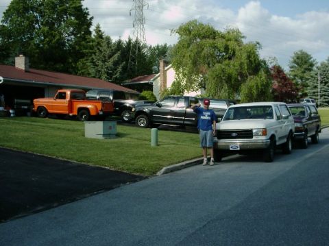 1992 Ford Bronco - My roomate from widener bought a 1992 Eddie Bauer 351 beater and stopped buy to work on it.