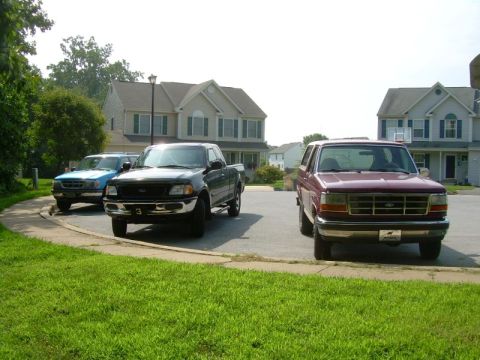 1992 Ford Bronco - So I drove down to see him and the trucks again. Thats his 96 explorer too.