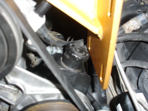 1996 Ford Bronco - There's about a 1/4" clearance between the cap and bracket. Just enough to get the cap off.