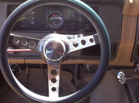 1984 Ford Bronco - Steering Wheel And Tack (AfterMarket)