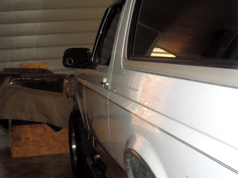 1996 Ford Bronco - This silver SUV's body style suggests a 1992 model year, not 1996.