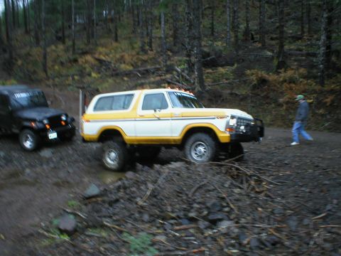 1978 Ford Bronco - Checkin' the flex.
