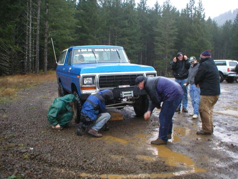 1978 Ford Bronco - First trail fix: Tommy's tatered track bar.