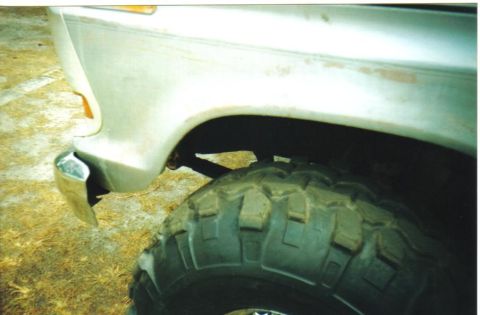1979 Ford F-250 - After putting on the 38.5's the big lug hit the fender at full turn. Did a little trimming.