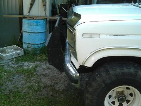 1986 Ford Bronco - This truck's grille and headlight design suggest it's from the early 1980s, not 1986.