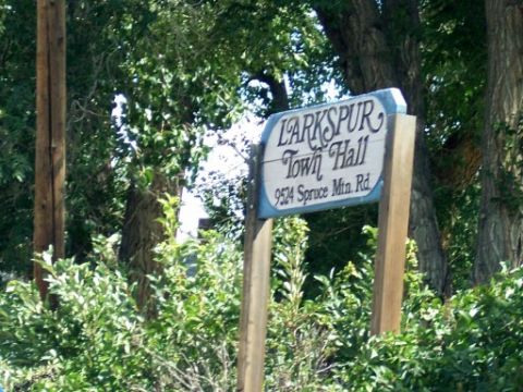 1972 Ford Ranchero - A sign indicates the location of Larkspur Town Hall on Spruce Mountain Road.