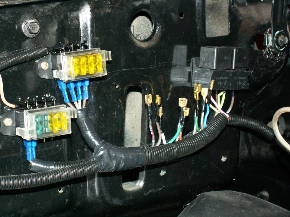 here are the first two of six relays mounted and wired (all but earth wire) and the other wires ready to go (wires L to R: spotlights-spreadbeam, spotlights-pencilbeam, winch-in, winch-out, electric fan on/off override, foglights)