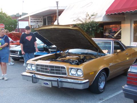 1973 Ford Ranchero - Hood up...no prizes this time!